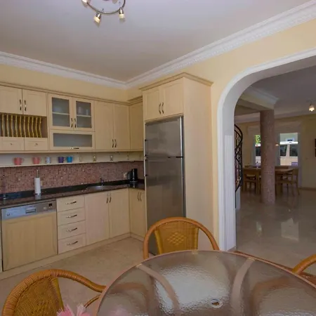 Villa Goldcity *
